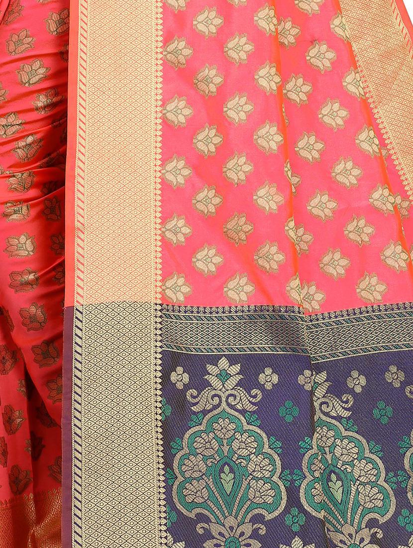 peach silk handloom saree with blouse - 18043752 - Zoom Image - 4