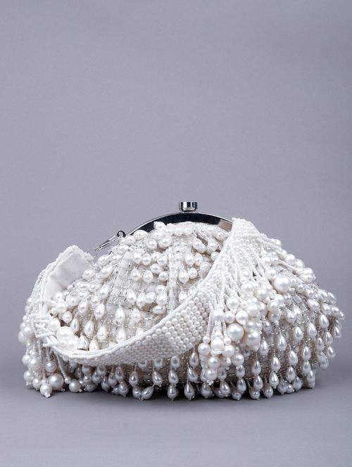 white embellished regular clutch - 18050022 - Very Small Image - 1