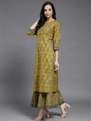 floral printed straight kurta and flared palazzo set - 18069110 - Standard Image - 2