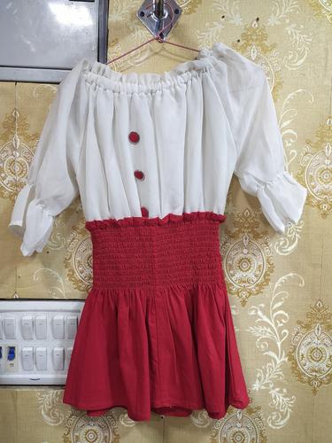 tops red and white - 18117728 - Standard Image - 1