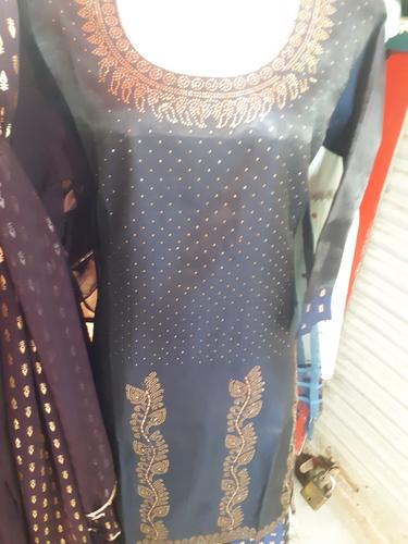 ladies suit - 18118737 - Standard Image - 1