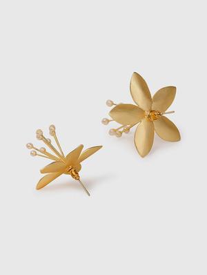 gold metal studs earring - 18182478 - Standard Image - 3