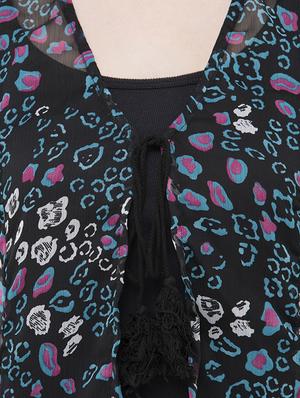 black printed regular shrug - 18187087 - Standard Image - 4