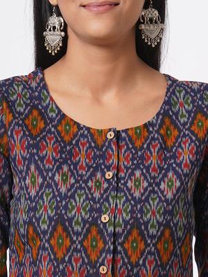 navy blue ikat print straight kurta - 18189434 - Standard Image - 4