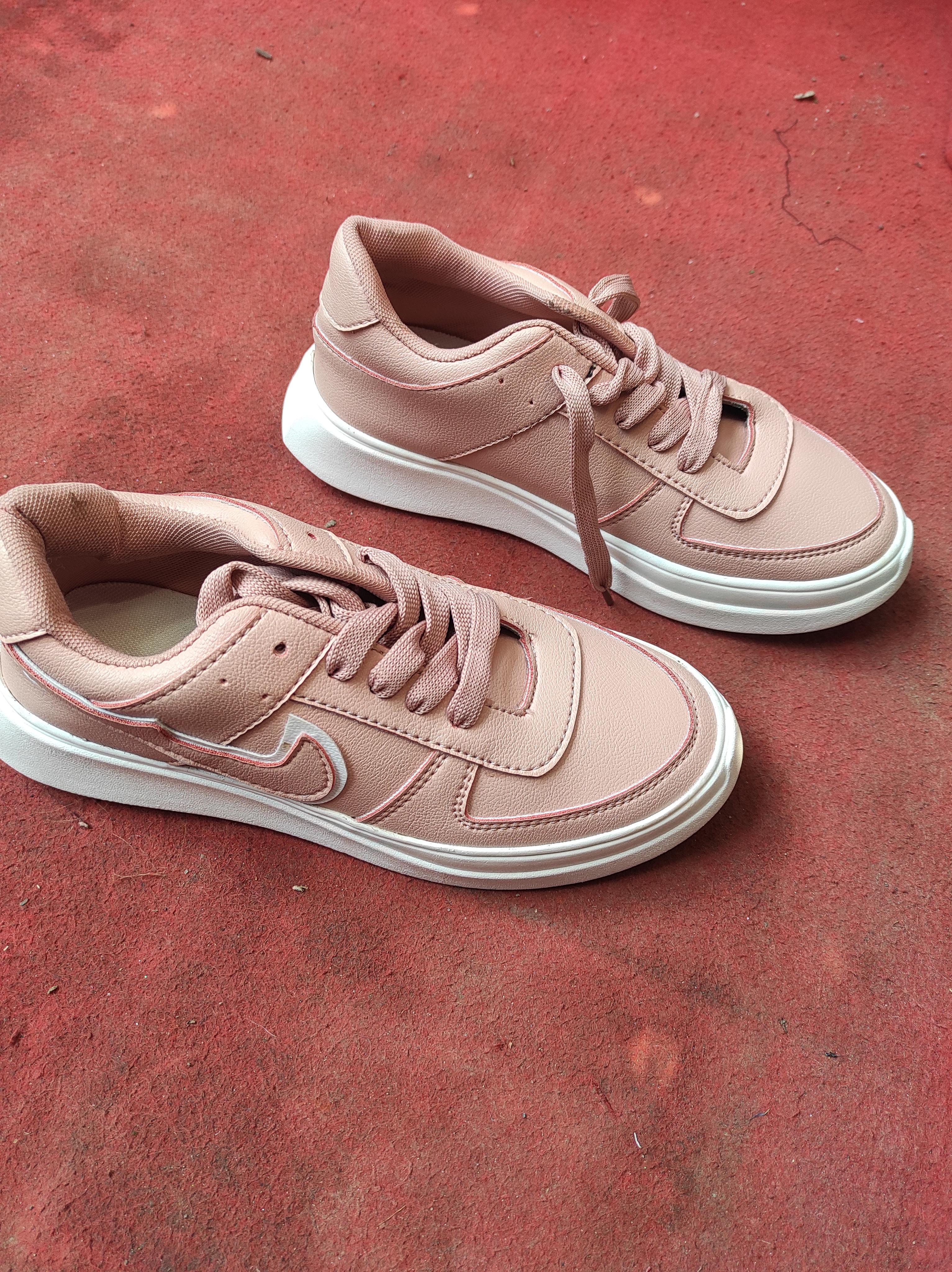 pink shoes - 18216951 - Zoom Image - 1