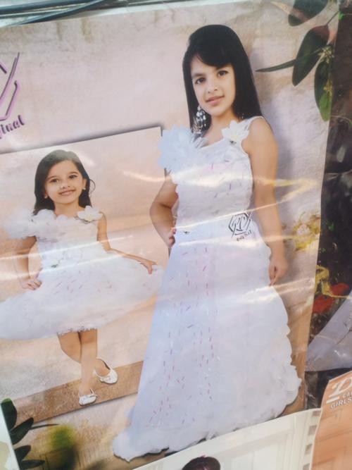 good quality gown - 18218615 - Standard Image - 1