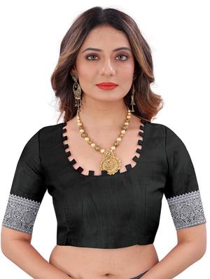 black silk blend kanjivaram saree with blouse - 18227706 - Standard Image - 3