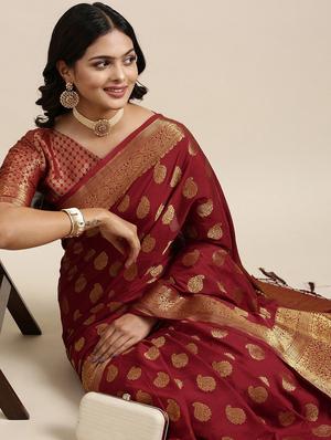 maroon silk blend woven saree with blouse - 18230749 - Standard Image - 3