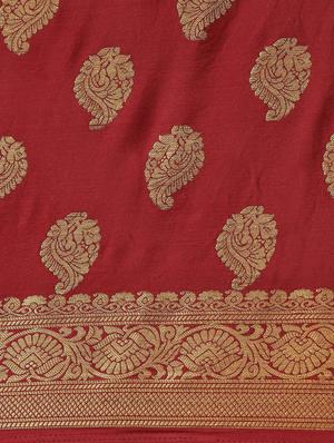 maroon silk blend woven saree with blouse - 18230749 - Standard Image - 5