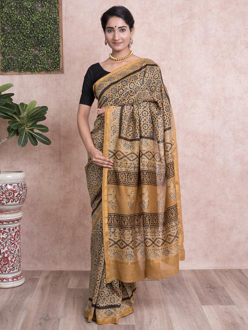 mustard printed saree with blouse - 18244582 - Standard Image - 1