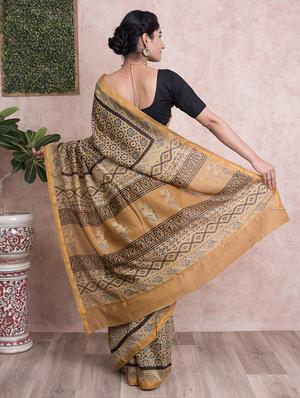 mustard printed saree with blouse - 18244582 - Standard Image - 2