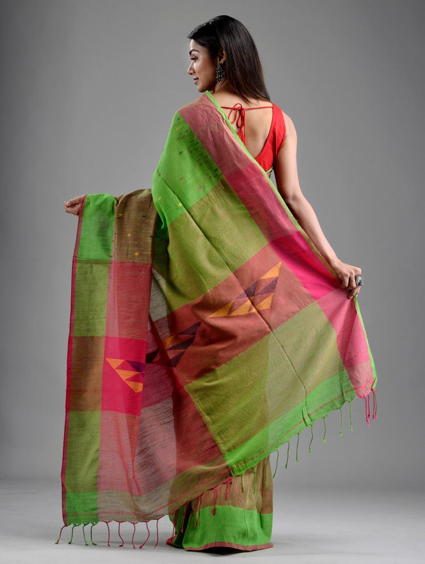 self design handloom saree with blouse - 18248016 - Zoom Image - 4