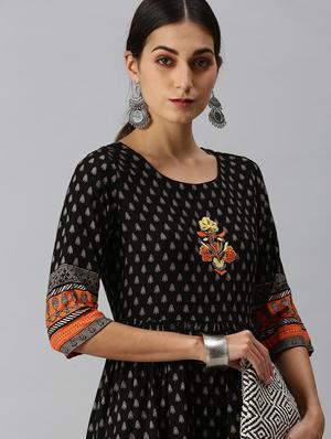 black cotton blend anarkali kurta - 18249164 - Standard Image - 4