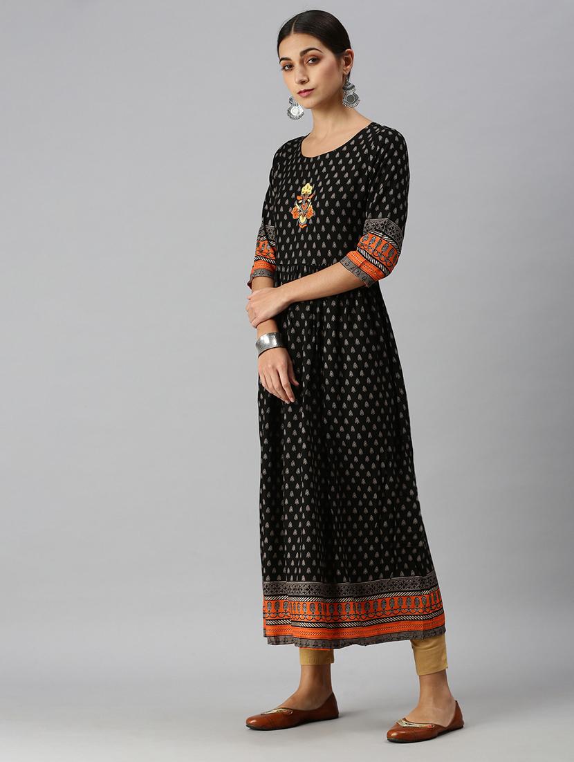 black cotton blend anarkali kurta - 18249164 - Zoom Image - 2