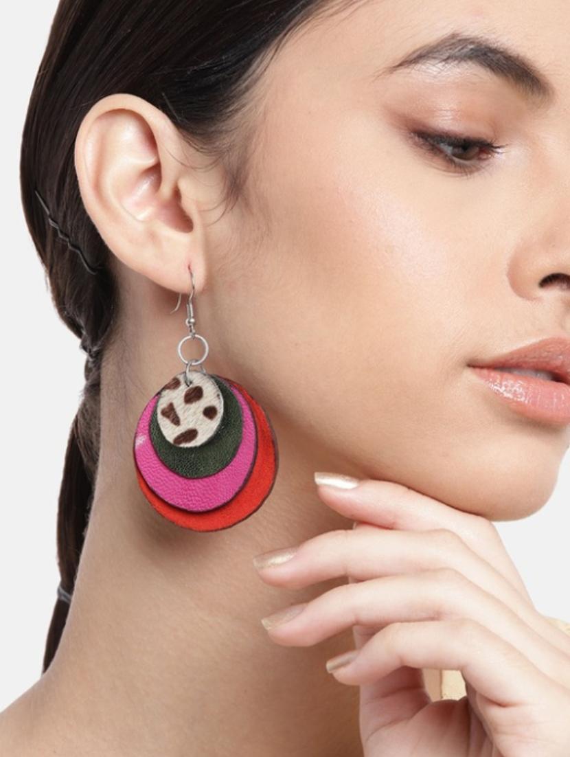 red rubber drop earring - 18261432 - Zoom Image - 4