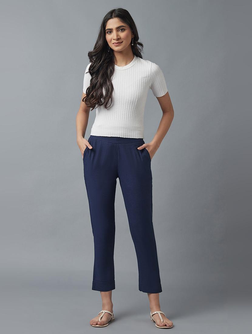 mid rise pleated trouser - 18269146 - Zoom Image - 4