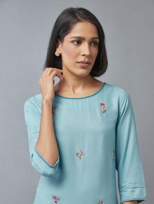 blue solid straight kurta - 18277874 - Standard Image - 4