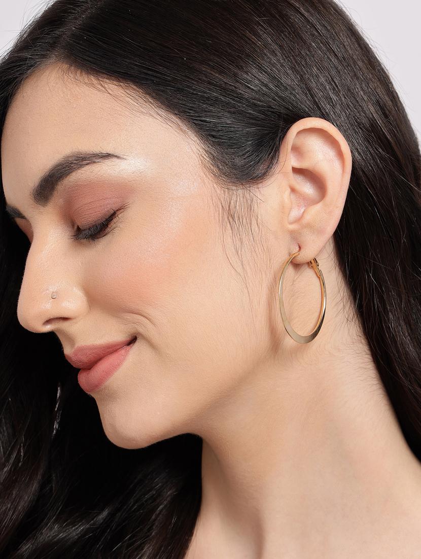 gold metal hoop earring - 18291996 - Zoom Image - 4