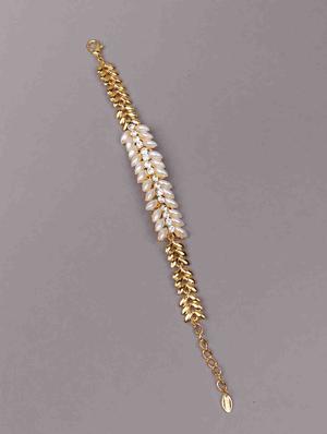 gold metal necklace - 18298102 - Standard Image - 4