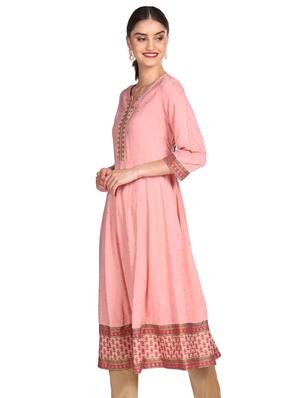 pink printed flared kurta - 18301990 - Standard Image - 2