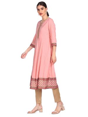 pink printed flared kurta - 18301990 - Standard Image - 4