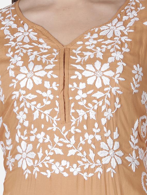 beige chikankari straight kurta - 18306952 - Zoom Image - 4
