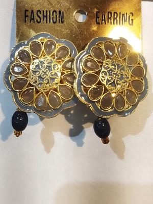 earrings for women good color - 18307638 - Standard Image - 2