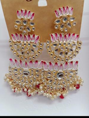 ladies earring - 18309661 - Standard Image - 2