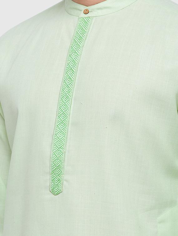 green solid medium kurta - 18315442 - Zoom Image - 4