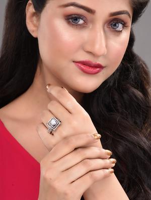 white brass finger ring - 18321673 - Standard Image - 4