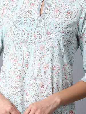 blue floral straight kurta - 18326993 - Standard Image - 4