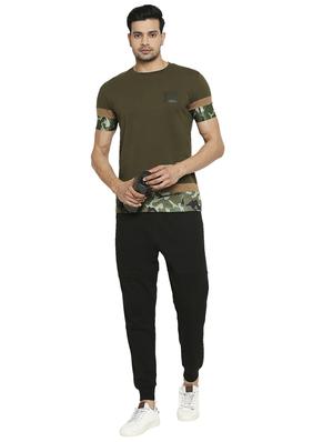 green solid t-shirt - 18329969 - Standard Image - 4