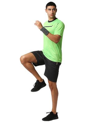 green solid t-shirt - 18349168 - Standard Image - 4