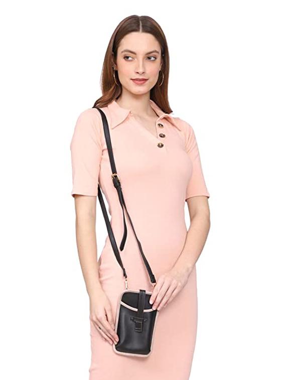 black solid regular sling bag - 18355988 - Zoom Image - 4
