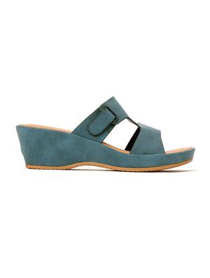 blue toe separator wedge - 18358673 - Standard Image - 2