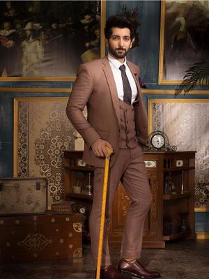 men's suit - 18359774 - Standard Image - 2