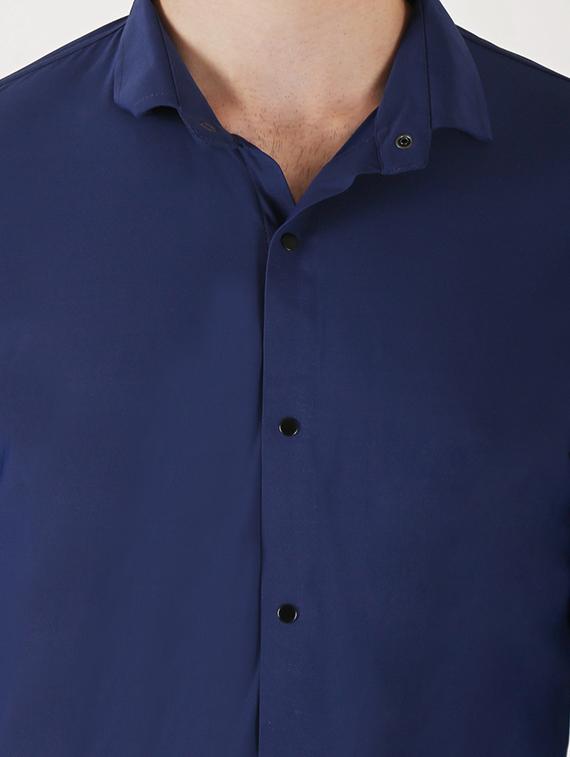 blue solid casual shirt - 18362154 - Zoom Image - 5