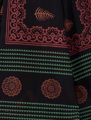black cotton blend printed saree with blouse - 18370272 - Standard Image - 4