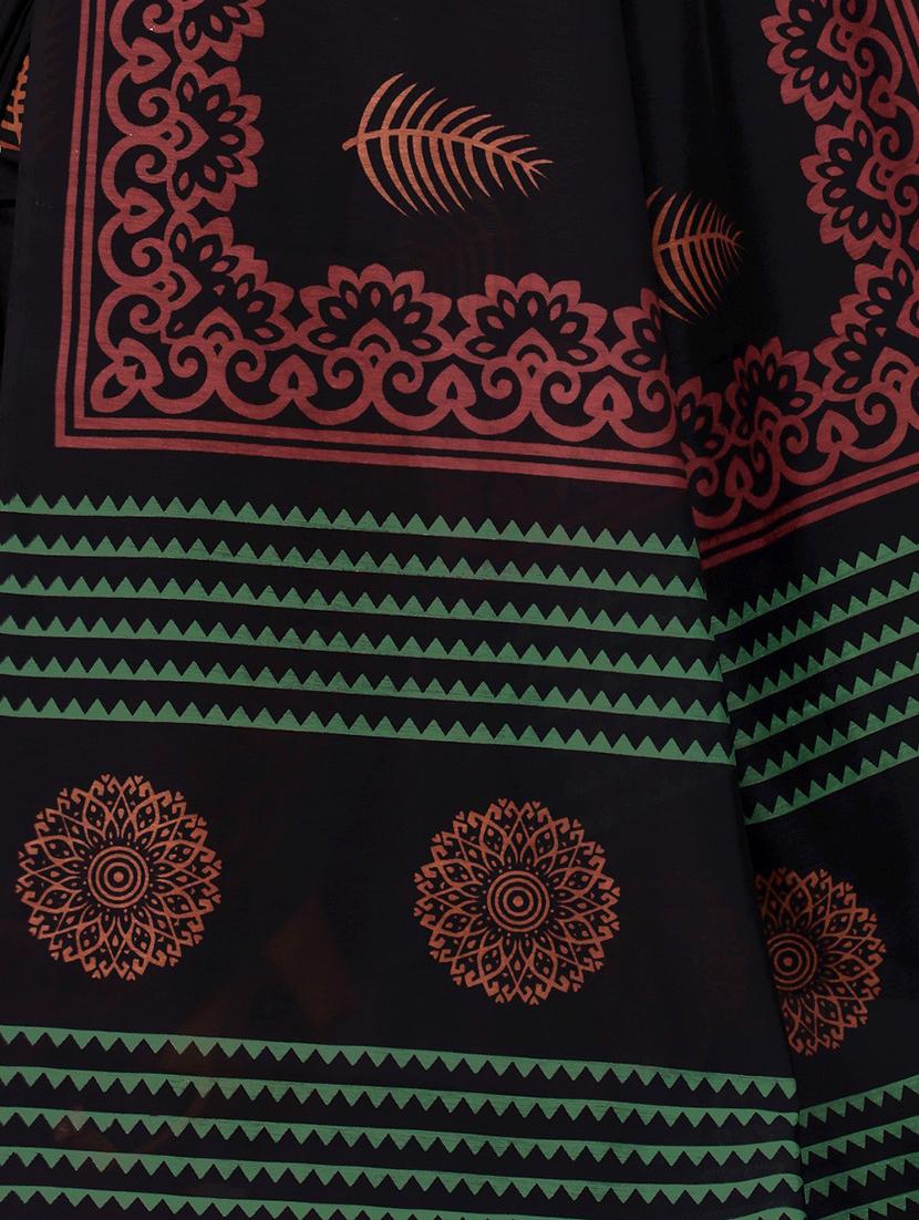 black cotton blend printed saree with blouse - 18370272 - Zoom Image - 4