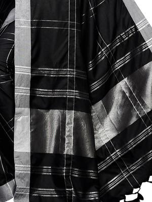 black cotton woven saree with blouse - 18370707 - Standard Image - 3