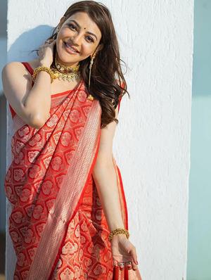 red silk banarasi saree with blouse - 18372067 - Standard Image - 3
