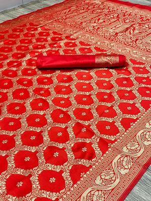 red banarasi saree with blouse - 18372072 - Standard Image - 6