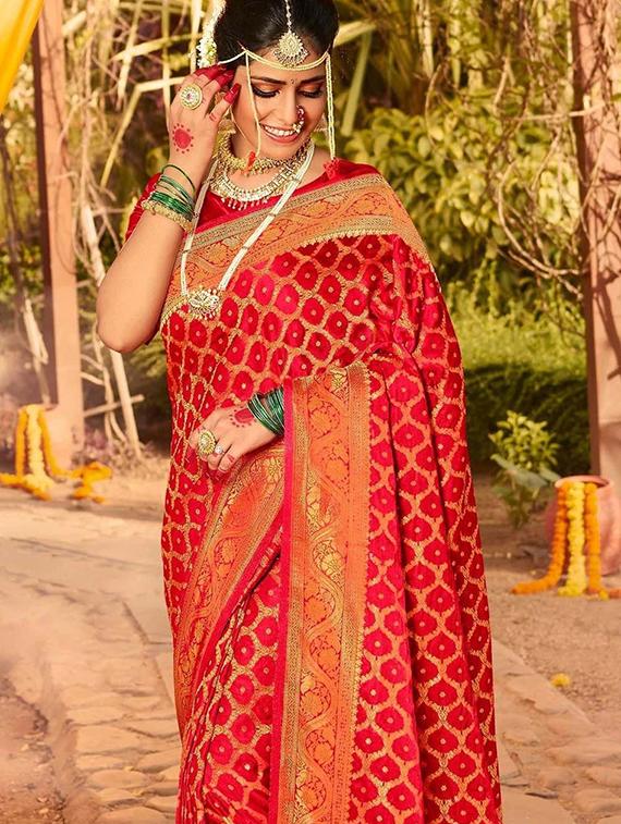 red banarasi saree with blouse - 18372072 - Zoom Image - 2