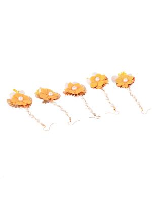 yellow brass maang teekas & passa - 18373716 - Standard Image - 2