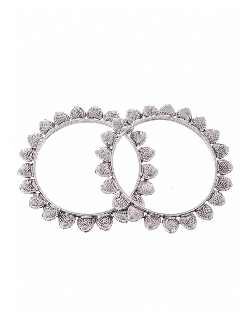 set of 2 silver toned oxidised filigree shaped bangles - 18380050 - Zoom Image - 2