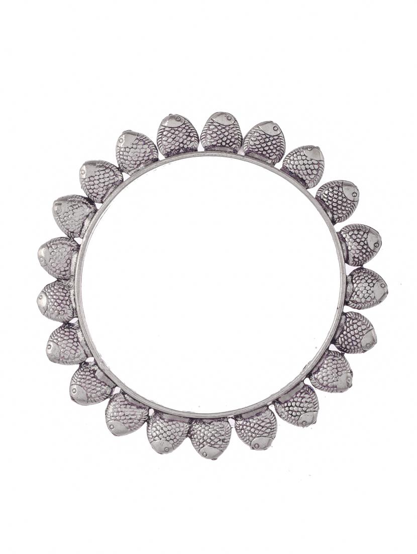 set of 2 silver toned oxidised filigree shaped bangles - 18380050 - Zoom Image - 3