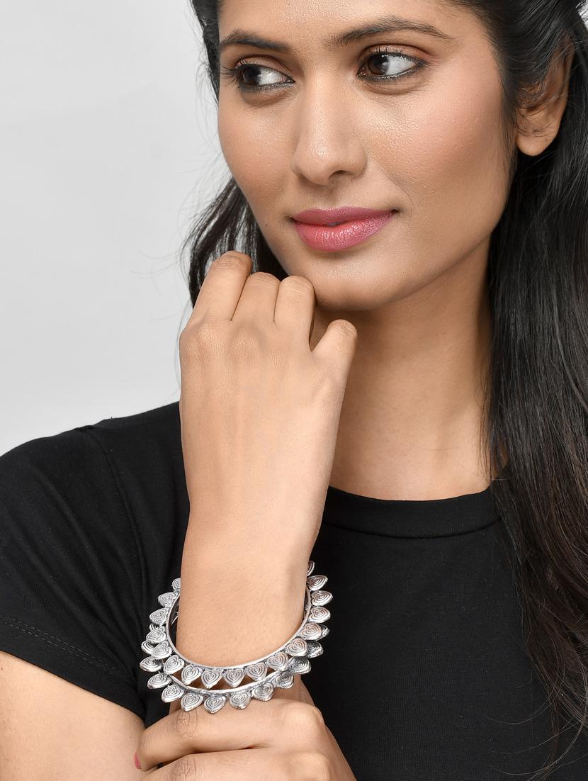 set of 2 silver toned oxidised heart design bangles - 18380063 - Zoom Image - 5