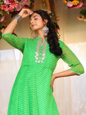 green leheriya flared kurta - 18386013 - Standard Image - 5