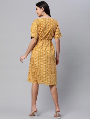 short sleeved printed fit & flare dress - 18388642 - Standard Image - 4