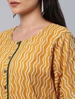 short sleeved printed fit & flare dress - 18388642 - Standard Image - 6